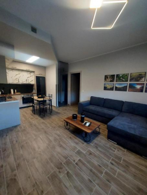 Arianas apartment